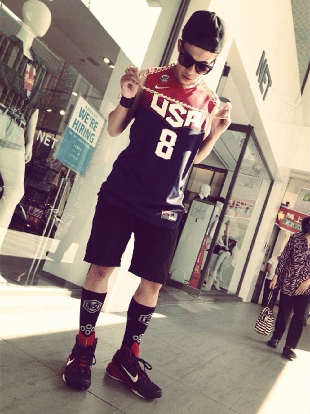 「NIKEのアイテム（ジャージ、レッド系）」を使った、Dannyさん（メンズ・168cm）の夏コーディネートの1枚目の写真