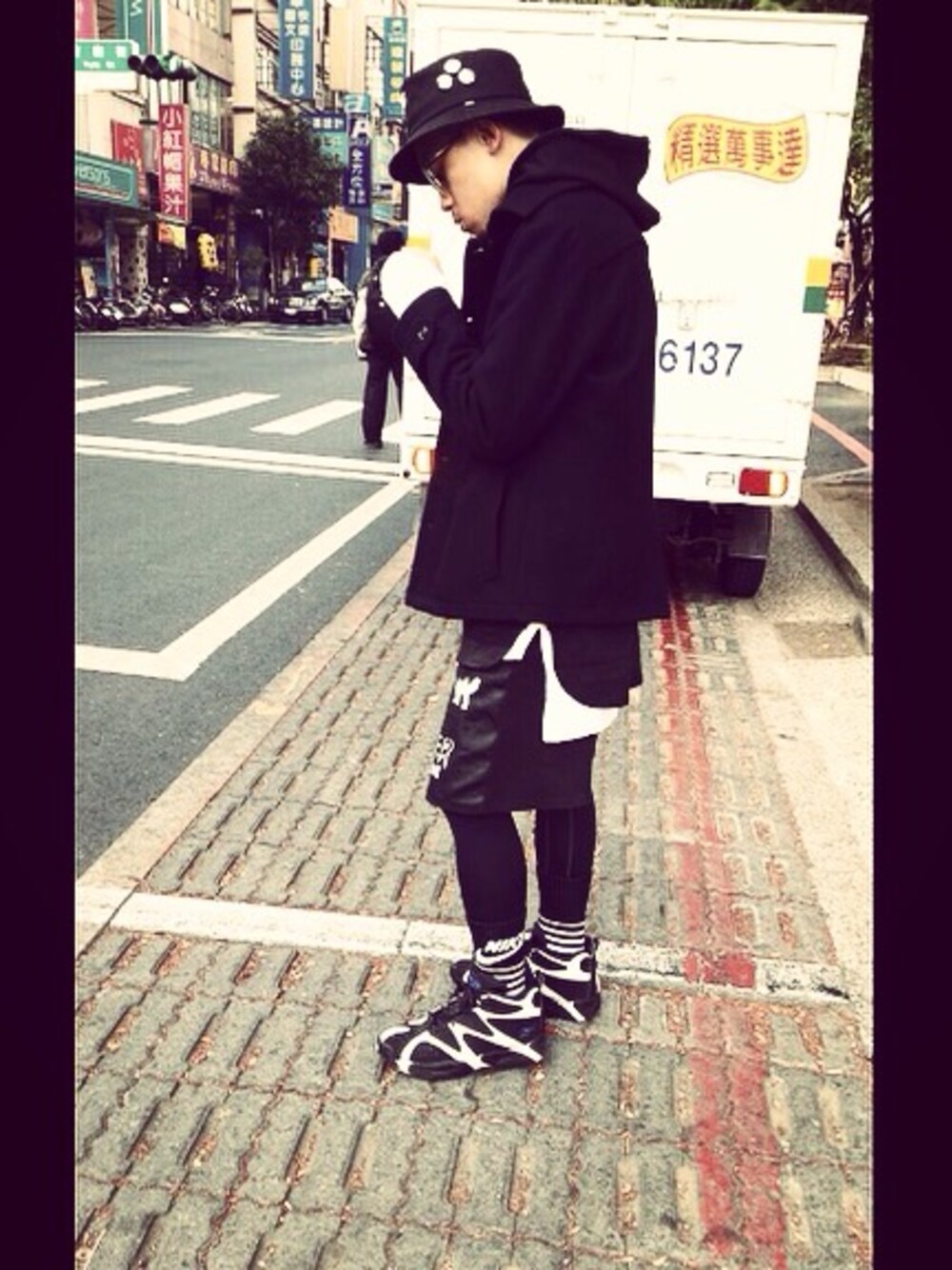 「dope、Ionism、reebok、kamikaze、NIKE、smsxtw、ssur、streetfashion、streetwear、swag」｜「SSURのアイテム（ハット、ブラック系）」を使った、Dannyさん（メンズ・168cm）の秋コーディネートの1枚目の写真
