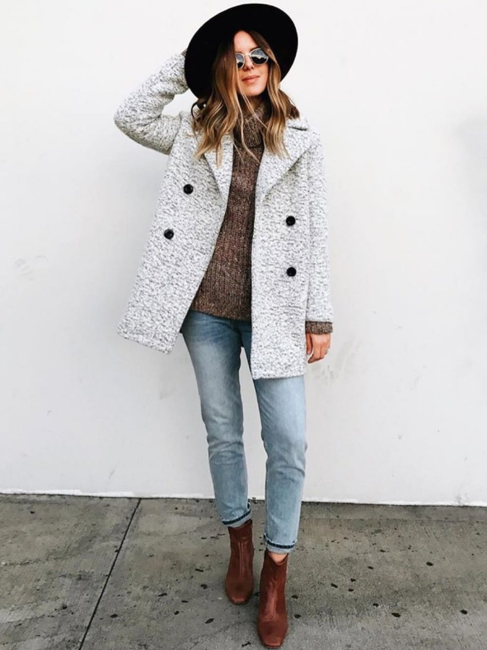 「fall」｜「Abercrombie&Fitchのアイテム（ニット/セーター、ブラウン系）」を使った、Michelleさん（レディース・170cm）の秋コーディネートの1枚目の写真
