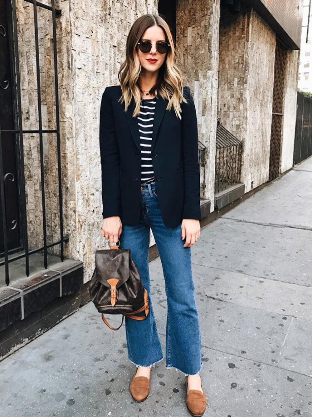 「LouisVuitton、stripes」｜「MiH Jeansのアイテム（デニムパンツ、ブルー系）」を使った、Michelleさん（レディース・170cm）の秋コーディネートの1枚目の写真