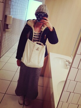 「アイテム（マウンテンパーカー、ブルー系）」を使った、tamiさん（レディース・170cm）の冬コーディネート