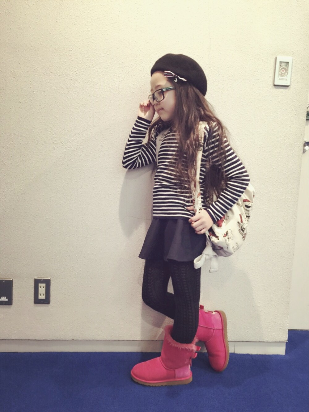 「キッズコーデ、kids、ベレー帽、ベレー帽×メガネ、ボーダー、UGG」｜「RALPH LAURENのアイテム（Tシャツ/カットソー、ブラック系）」を使った、cocoさん（キッズ・130cm）の冬コーディネートの1枚目の写真