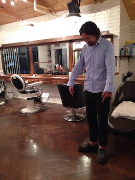 「アイテム（ドレスシューズ、グレー系）」を使った、向後　聡史さん（メンズ・187cm）の冬コーディネート