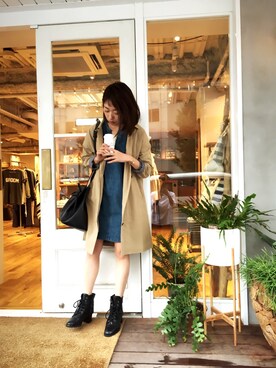 「TODAYFUL（トゥデイフル）のアイテム（トレンチコート）」を使った、TOMOMI KANATAさん（レディース・161cm）の秋コーディネート