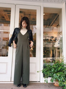 「TODAYFUL（トゥデイフル）のアイテム（つなぎ/オールインワン）」を使った、TOMOMI KANATAさん（レディース・161cm）の秋コーディネート