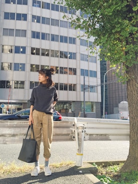 「アイテム（チノパンツ）」を使った、TOMOMI KANATAさん（レディース・161cm）の秋コーディネート