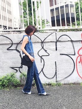 「アイテム（クラッチバッグ）」を使った、TOMOMI KANATAさん（レディース・162cm）の夏コーディネート