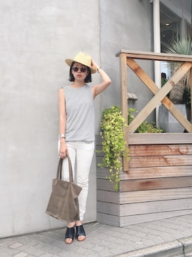 「アイテム（サングラス）」を使った、TOMOMI KANATAさん（レディース・162cm）の夏コーディネート