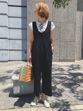 「白黒」｜「アイテム（つなぎ/オールインワン）」を使った、izuminさん（レディース・161cm）の春コーディネート