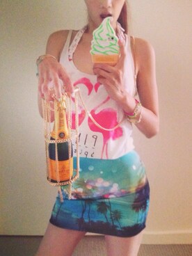 「今年夏天迷上可愛的紅鶴💖🌴

Top: flamingo(Viviana brand)
Bikini: asos
Skirt: Hawaii sunset(Viviana brand)
Accessorize: nasty gal（タンクトップ、ホワイト系）」を使った、Viviana q蘇捲捲さん（レディース・171cm）の春コーディネート