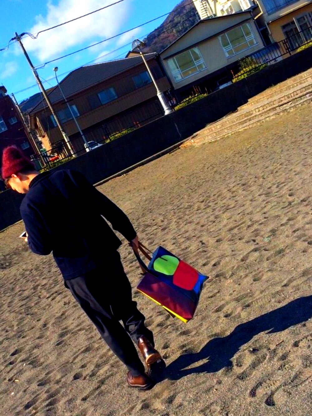 「MARNI、春、ニット帽、スウェット、ブーツ」｜「MARNIのHat（ニットキャップ/ビーニー、レッド系）」を使った、naoさん（メンズ・167cm）の冬コーディネートの1枚目の写真
