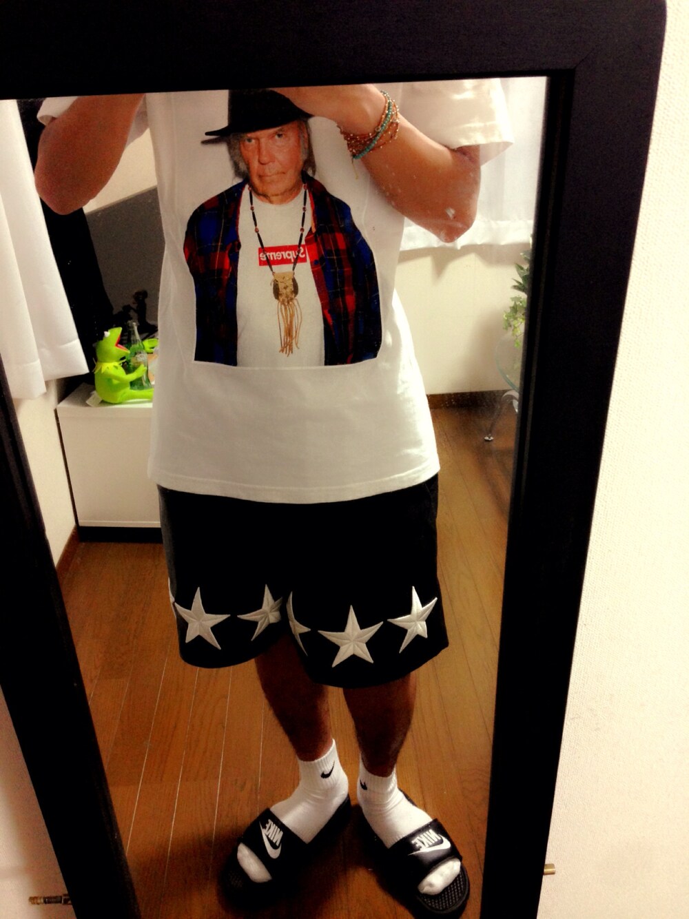 「summer、NIKE、wakami、サンダル、Tシャツ」｜「Supreme のアイテム（Tシャツ/カットソー、ホワイト系）」を使った、しょうさん（メンズ・167cm）の夏コーディネートの1枚目の写真