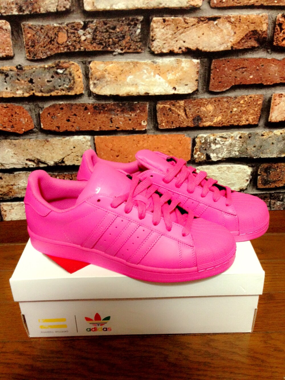 「アディダスオリジナルス、スーパースター、ピンク」｜「adidas Originalsのアイテム（スニーカー、ピンク系）」を使った、しょうさん（メンズ・167cm）の夏コーディネートの1枚目の写真