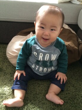 「OLD NAVY（オールドネイビー）のアイテム（Tシャツ/カットソー、グリーン系）」を使った、meyutaさん（キッズ・70cm）の冬コーディネート