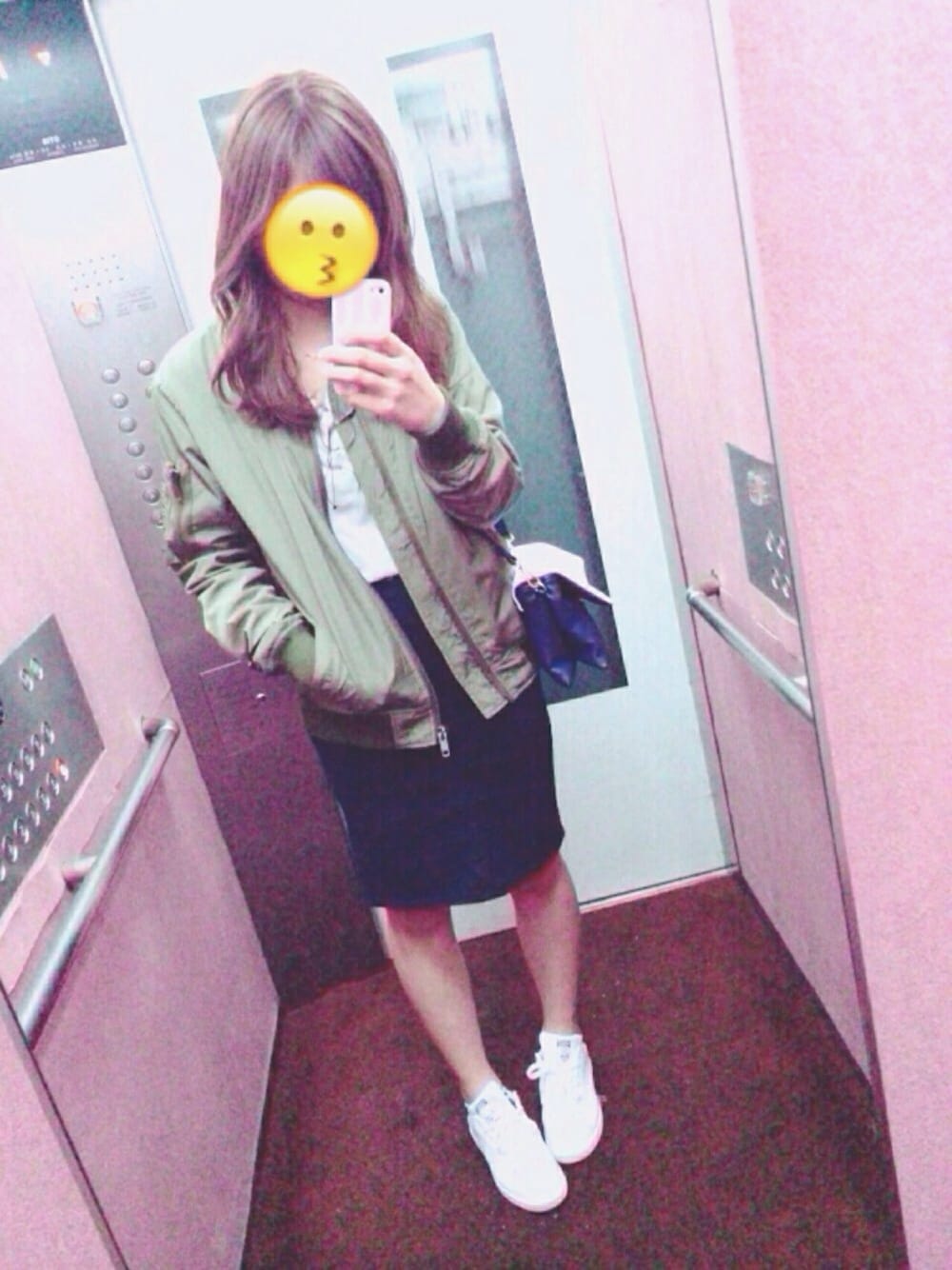 「MA-1、ootd、stansmith、女子会、カーキ、デニムスカート、スニーカー、高身長女子」｜「ENVYMのアイテム（ブルゾン、グリーン系）」を使った、hama.さん（レディース・165cm）の春コーディネートの1枚目の写真