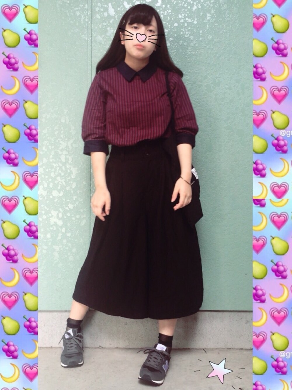 「ストライプシャツ、ガウチョパンツ、秋色、ネイビー、ボルドー、スニーカー」｜「ChicoのペンシルストライプSH（シャツ/ブラウス、レッド系）」を使った、めりりんさん（レディース・150cm）の秋コーディネートの1枚目の写真