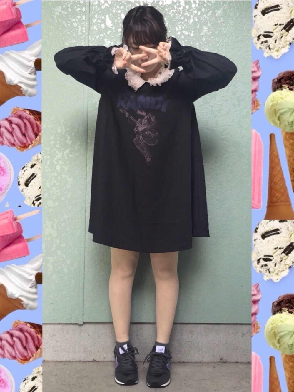 「フリルワンピース、ワンピース×スニーカー、フリル襟、フリル袖、ワイドシルエット」｜「jouetieのアイテム（ワンピース/ドレス、ブラック系）」を使った、めりりんさん（レディース・150cm）の秋コーディネートの1枚目の写真