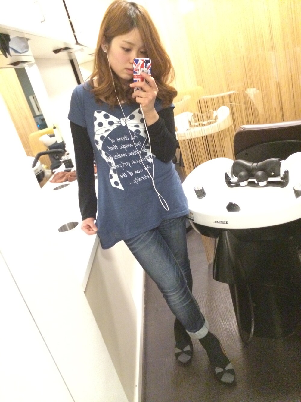 「デニム」｜「Leeのデニム（デニムパンツ、ブルー系）」を使った、ayumiさん（レディース・163cm）の春コーディネートの1枚目の写真