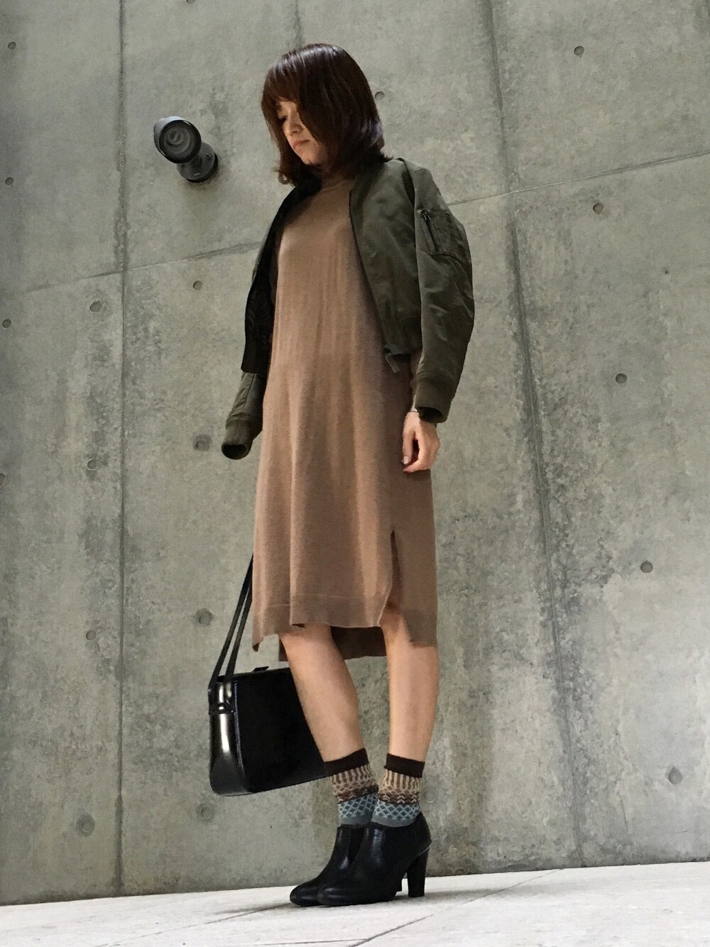 「秋のコーデ、オトナカジュアル、ワンピース、今日のコーデ、casual、autumn、カジュアル、ニットワンピース、MA-1、UNIQLO」｜「UNIQLOのアイテム（ミリタリージャケット、グリーン系）」を使った、naoさん（レディース・166cm）の秋コーディネートの1枚目の写真