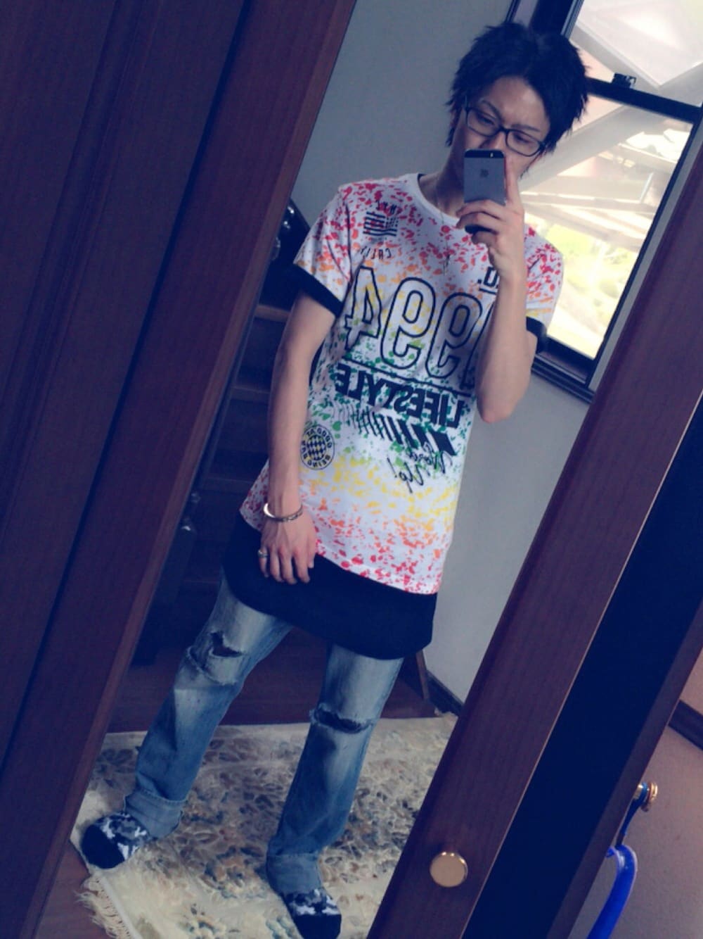 「夏に向けて、楽、めがね、スパイラルパーマ風セット、地震、買い出し」｜「H&Mのアイテム（Tシャツ/カットソー、ブラック系）」を使った、みすけさん（メンズ・165cm）の春コーディネートの1枚目の写真
