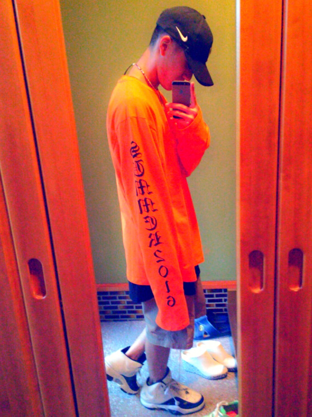 「ビッグ、半パン、キャップ、ジョーダン、ラフ」｜「VETEMENTSのアイテム（Tシャツ/カットソー、オレンジ系）」を使った、みすけさん（メンズ・165cm）の夏コーディネートの1枚目の写真