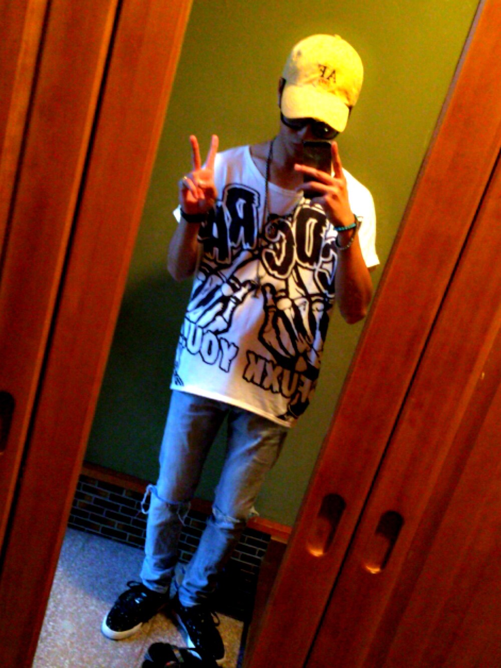 「キャップ、カラーレンズ、G-DRAGON、BIGBANG」｜「DARUMA-STREETのアイテム（Tシャツ/カットソー、ホワイト系）」を使った、みすけさん（メンズ・165cm）の夏コーディネートの1枚目の写真