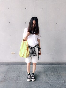 「BAGGU（バグー）のアイテム（エコバッグ/サブバッグ、イエロー系）」を使った、Nickyさん（レディース）の夏コーディネート
