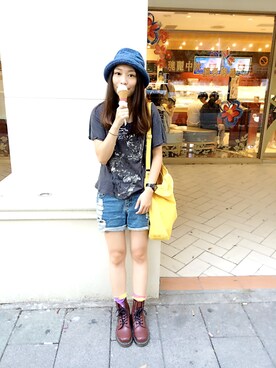 「Dr. Martens（ドクターマーチン）のアイテム（ブーツ、レッド系）」を使った、Nickyさん（レディース）の夏コーディネート