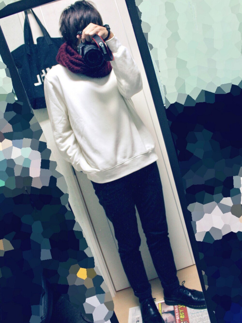 「シンプル、冬コーデ、ラフ、ロング丈、Dr.Martens、カジュアル、GU、UNIQLO、ゆるコーデ、スウェット」｜「UNIQLOのMEN ヴィンテージレギュラーフィットチノ（その他パンツ、ブラック系）」を使った、まもるさん（メンズ・182cm）の秋コーディネートの1枚目の写真