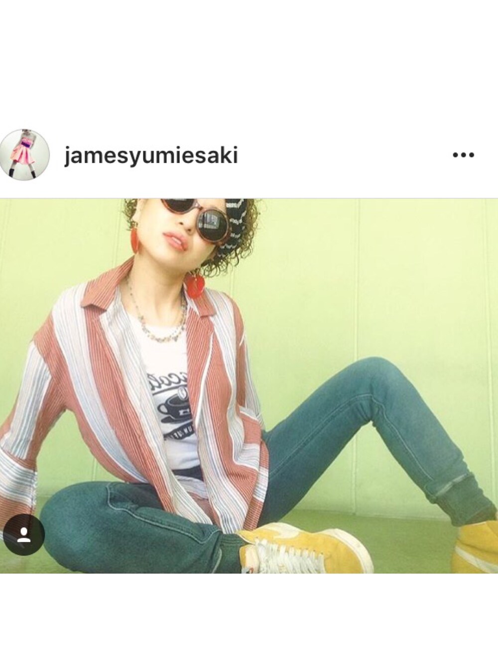 「夏コーデ、柄シャツ、ヴィンテージ、ヴィンテージサングラス、サングラス、シャネル、レトロ、70's」｜「Jamesのアイテム（シャツ/ブラウス、レッド系）」を使った、James Yumi Esakiさん（レディース・157cm）の夏コーディネートの1枚目の写真