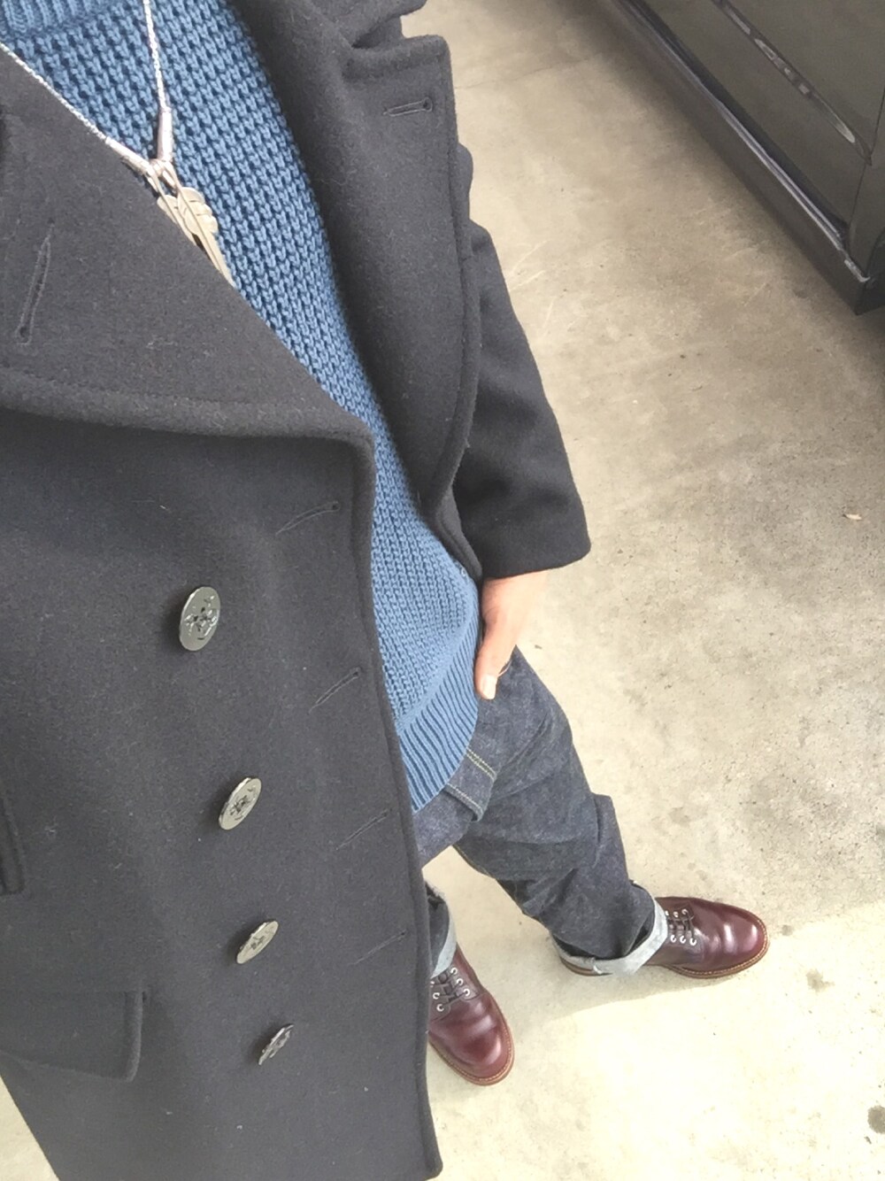 「SCHOTT、アメカジ、ピーコート、黒、ブラック、オトナカジュアル、ニット、fashion」｜「LARRY SMITHのアイテム（ネックレス、その他）」を使った、KAZUKI YAMADAさん（メンズ・178cm）の冬コーディネートの1枚目の写真