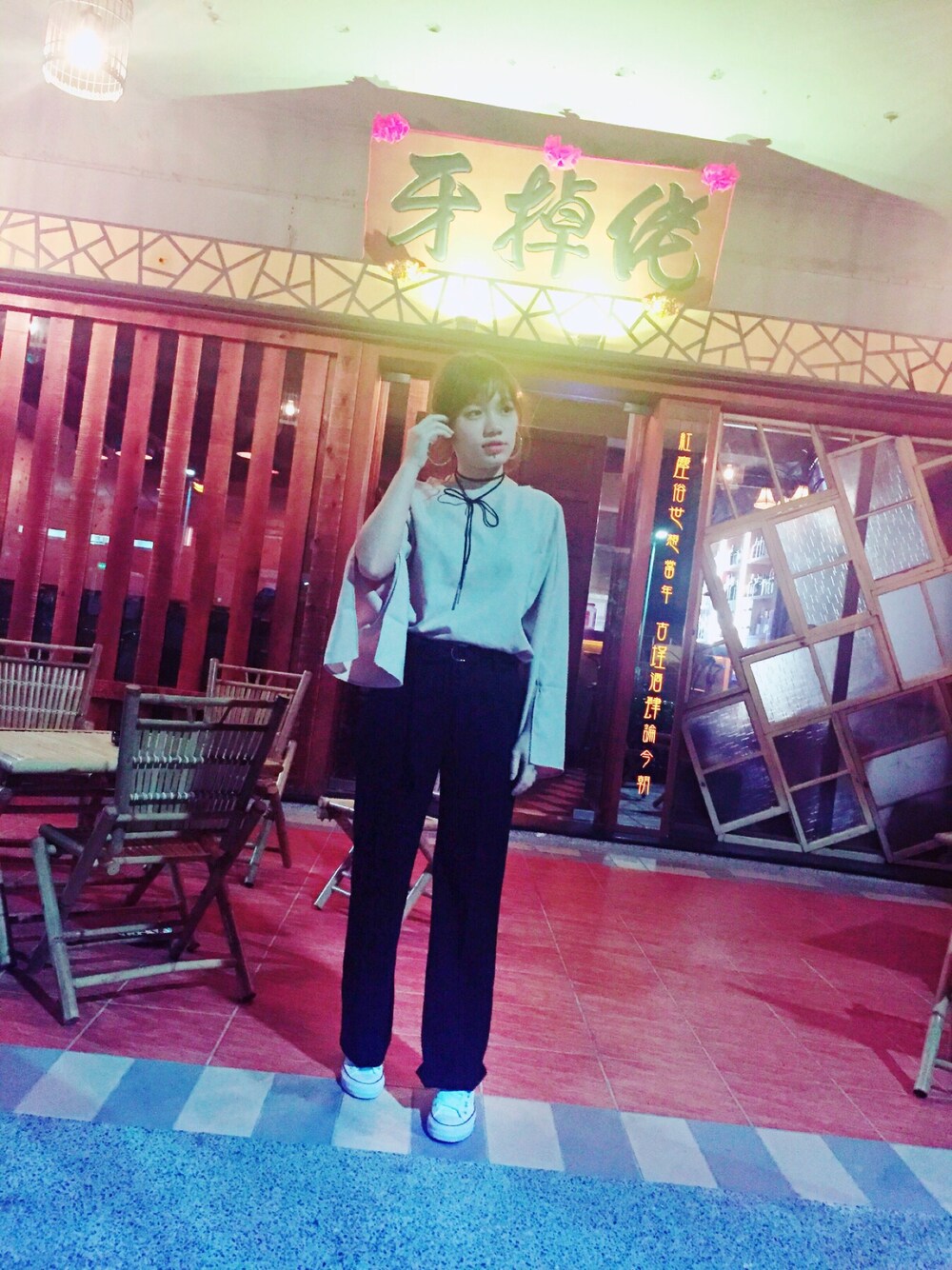 「ootd、寬袖、落地褲、袖フリル」｜「CONVERSEのCONVERSE コンバース ALL STAR OX オールスター オックス　（スニーカー、ホワイト系）」を使った、Camille.Luさん（レディース・157cm）の冬コーディネートの1枚目の写真