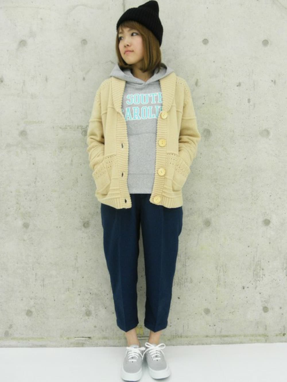 「ニットワッチ、パーカー、カウチンニット、Factor=、カウチン、ロゴスウェット、クロップドパンツ、センタープレス、アイボリーニット、スキッドグリップ」｜「Factor=のFactor=　柄編みカウチンニット（カーディガン/ボレロ、ホワイト系）」を使った、Nakamuraさん（レディース・156cm）の秋コーディネートの1枚目の写真