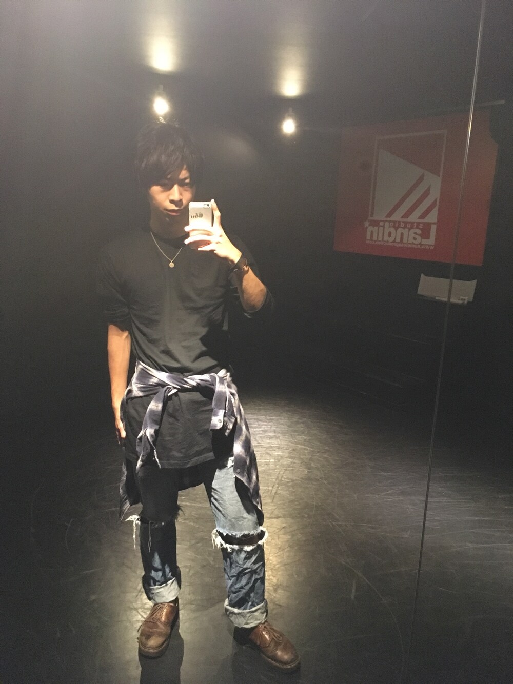 「FLASH REPORTの【Ｓｻｲｽﾞ展開商品】オンブレチェックロングシャツ／チェックシャツ／ロングシャツ／フラッシュリポート／ＦＬＡＳＨＲＥＰＯＲＴ（シャツ/ブラウス、ブルー系）」を使った、yoshyyyyさん（メンズ・174cm）の秋コーディネートの1枚目の写真