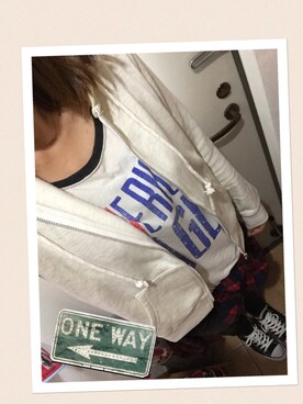 「H&M（エイチ・アンド・エム）のアイテム（パーカー、ホワイト系）」を使った、けーぃ。さん（レディース・164cm）の秋コーディネート