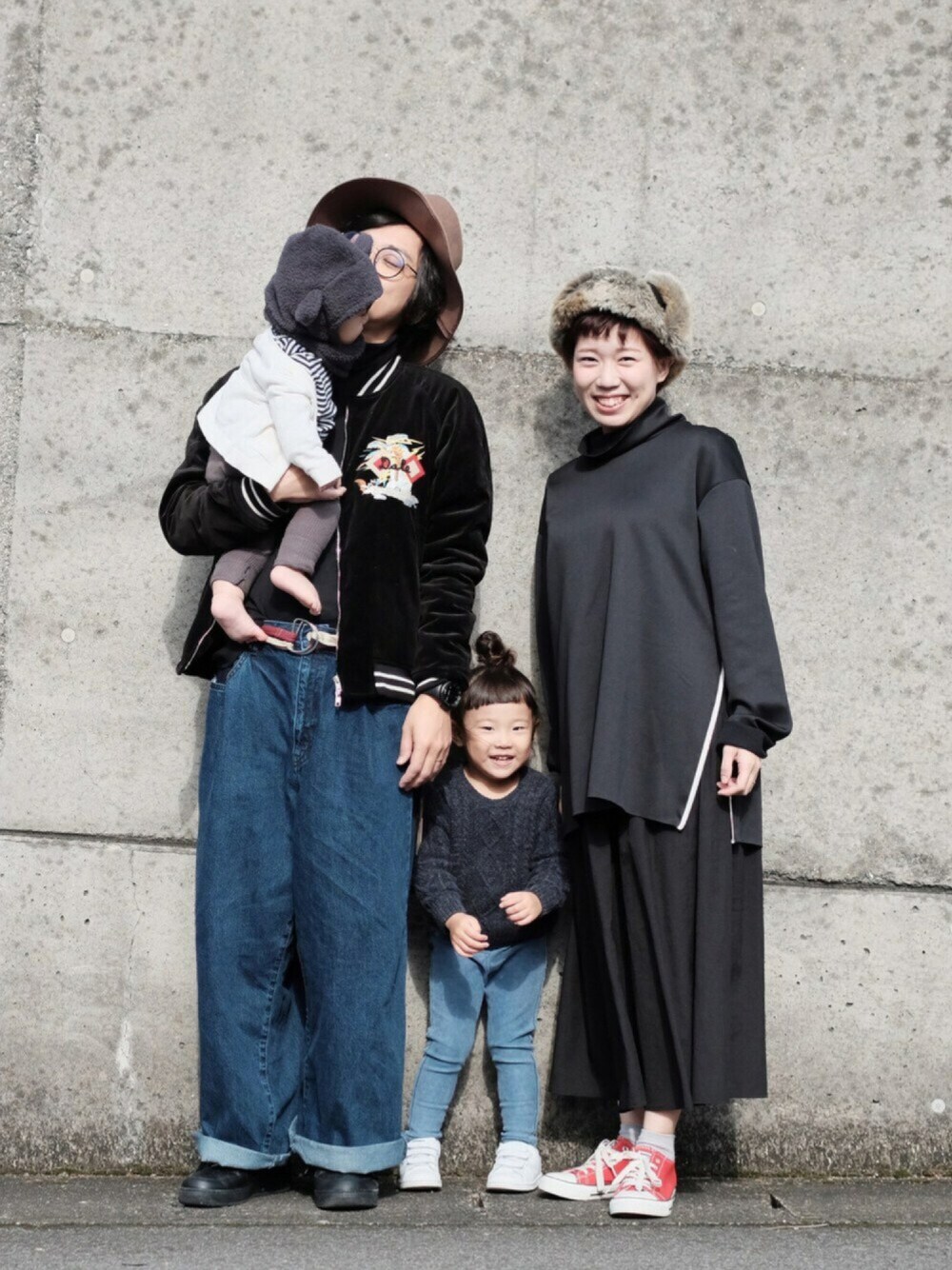 「スカジャン、ハット、デニム」｜「KIJIMA TAKAYUKIのアイテム（ハット、ブラウン系）」を使った、チョカオさん（メンズ・170cm）の冬コーディネートの1枚目の写真