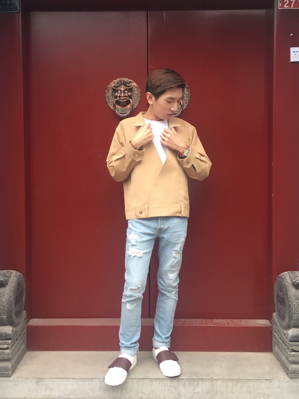 「ootd、outfit、denim、casual、streetstyle、STYLE、fashion、UNIQLO、blue、original」｜「UNIQLOのMEN スーピマコットンクルーネックT（半袖）（Tシャツ/カットソー、ホワイト系）」を使った、Stanley S.さん（メンズ・164cm）の秋コーディネートの1枚目の写真