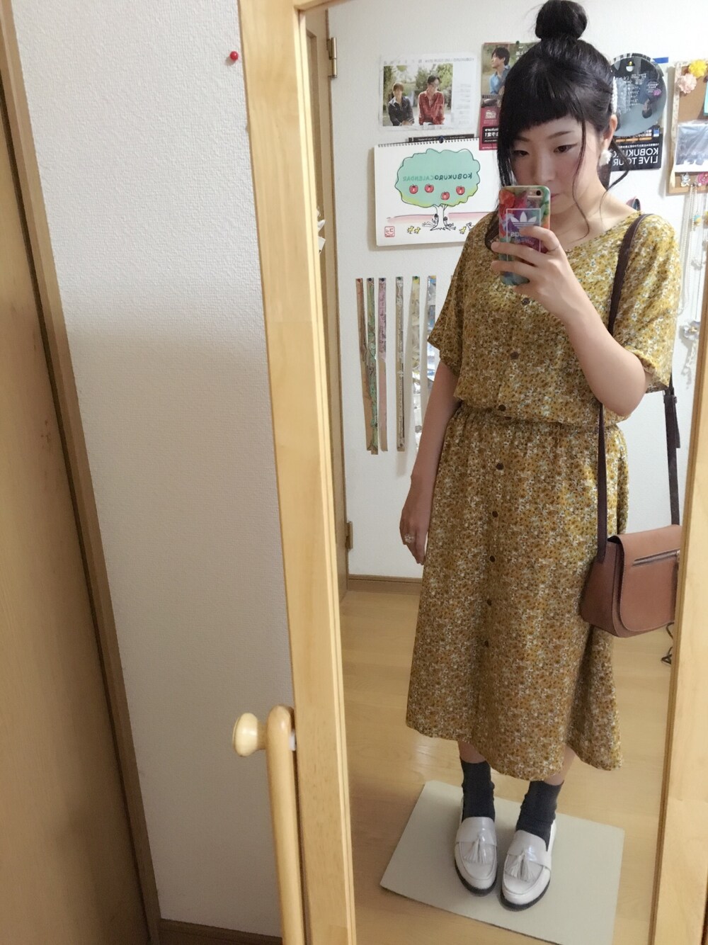 「ラクチンコーデ、秋先取りコーデ、ミンクファーピアス」｜「Kastaneの花柄ワンピース（ワンピース、イエロー系）」を使った、a.y.aさん（レディース・154cm）の夏コーディネートの1枚目の写真
