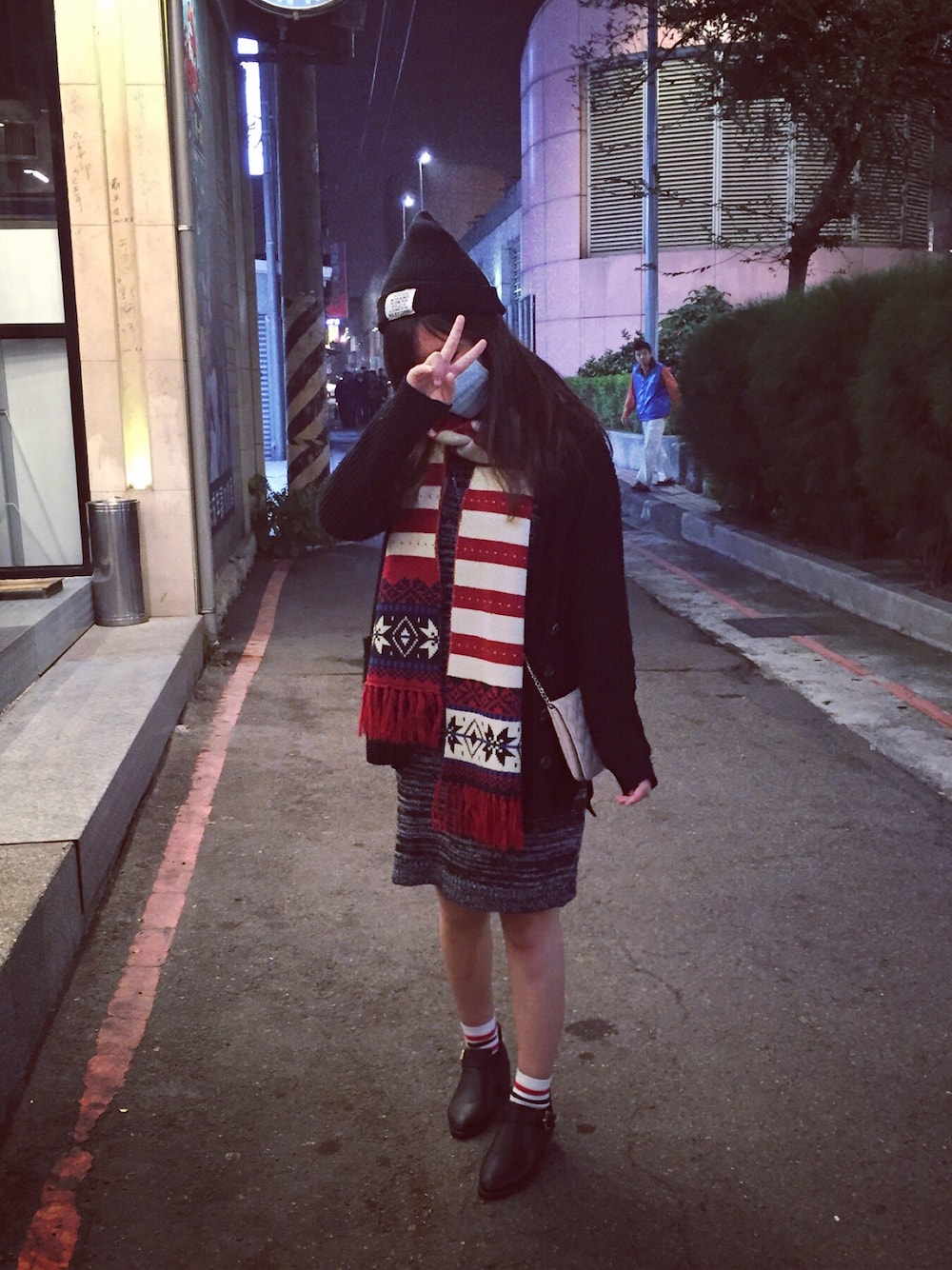 「F21のアイテム（ショルダーバッグ、ベージュ系）」を使った、Alisha_さん（レディース・158cm）の冬コーディネートの1枚目の写真