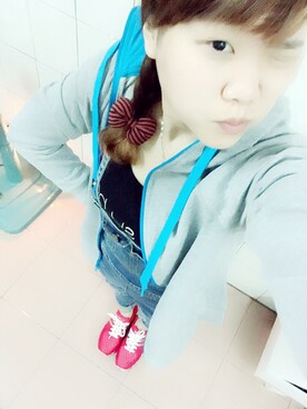 「adidas（アディダス）のアイテム（スタジャン、グレー系）」を使った、ゆうみさん（レディース・159cm）の秋コーディネート