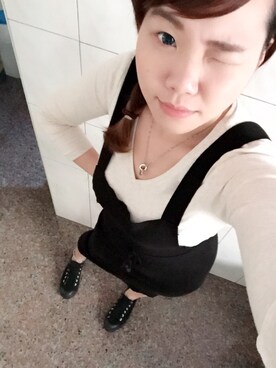 「UNIQLO（ユニクロ）のアイテム（Tシャツ/カットソー、ベージュ系）」を使った、ゆうみさん（レディース・159cm）の秋コーディネート