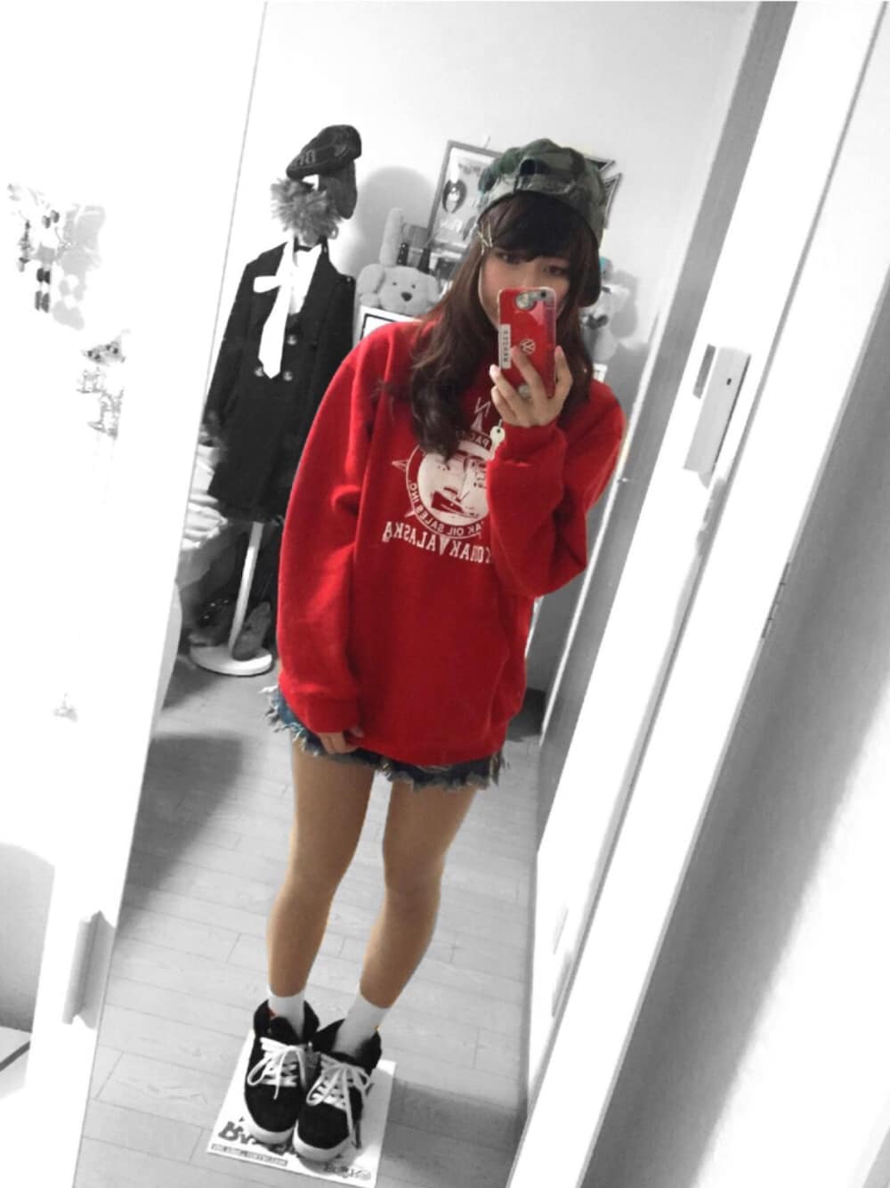 「addict、古着、Ungrid、THRASHER、ジェットキャップ、キャップ、スケータースタイル、old school、oldskate、SK8　」｜「古着のアイテム（パーカー、レッド系）」を使った、UMEXXXさん（レディース・162cm）の冬コーディネートの1枚目の写真