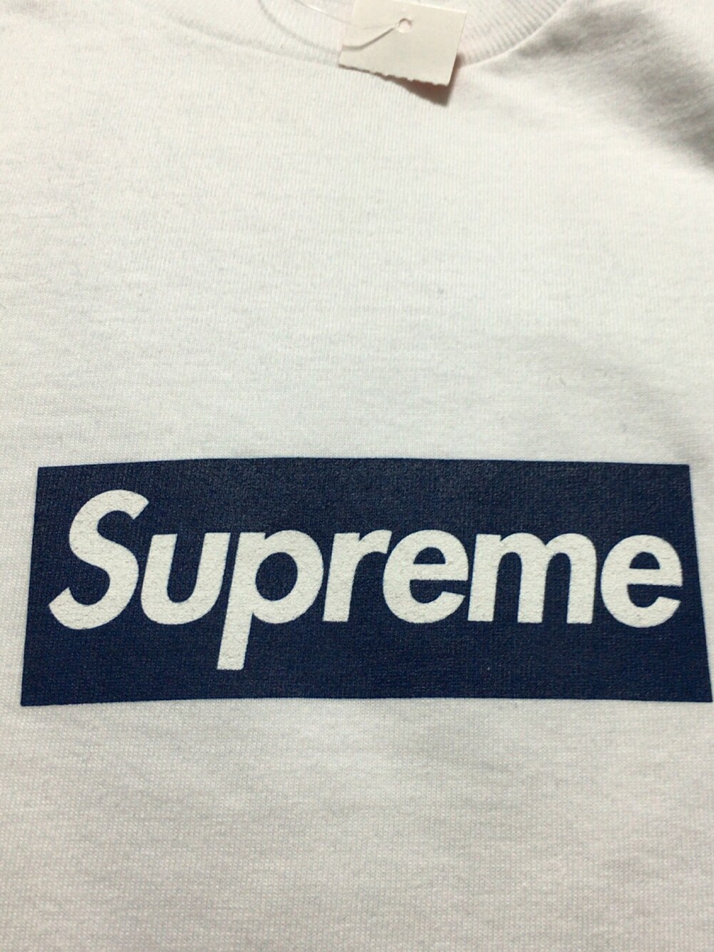 「シュプリーム、supreme、Supreme(シュプリーム)、BOXLOGO、BOXロゴ、SupremexYankees、お気に入りのTシャツ、シンプルコーデ、ホワイト、YANKEES」｜「Supreme のアイテム（Tシャツ/カットソー、ホワイト系）」を使った、ゆうすけさん（メンズ・168cm）の冬コーディネートの1枚目の写真
