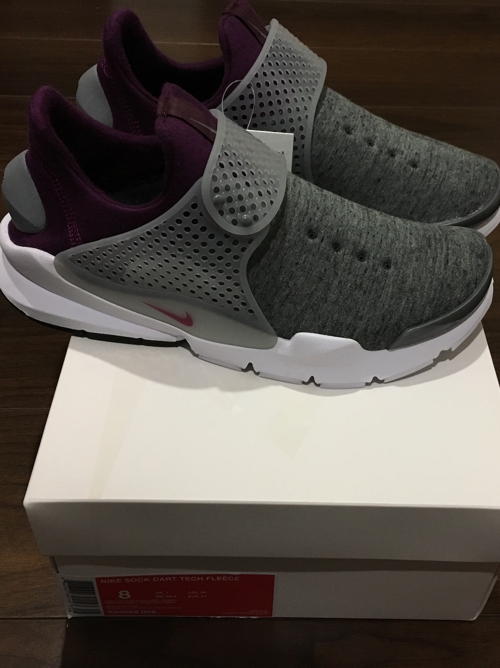 「NIKE、ソックダート、ナイキ、スニーカー、パープル、sneakers」｜「NIKEのアイテム（スニーカー、グレー系）」を使った、ゆうすけさん（メンズ・168cm）の春コーディネートの1枚目の写真
