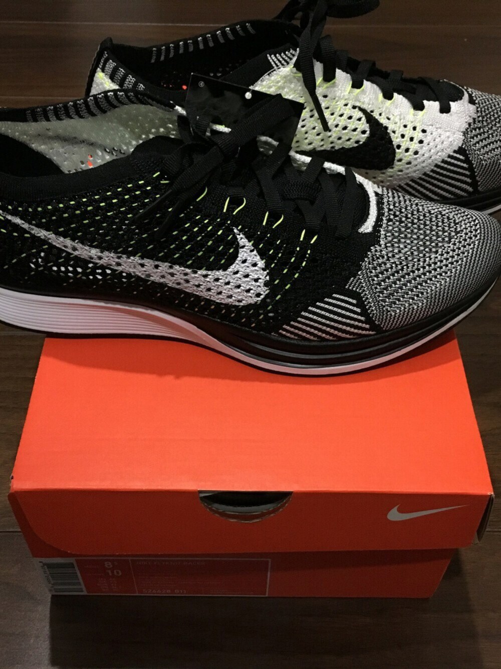 「NIKE、ナイキ、フライニット、ブラック、ボルト、FLYKNIT、スニーカー、sneakers」｜「NIKEのアイテム（スニーカー、ブラック系）」を使った、ゆうすけさん（メンズ・168cm）の春コーディネートの1枚目の写真