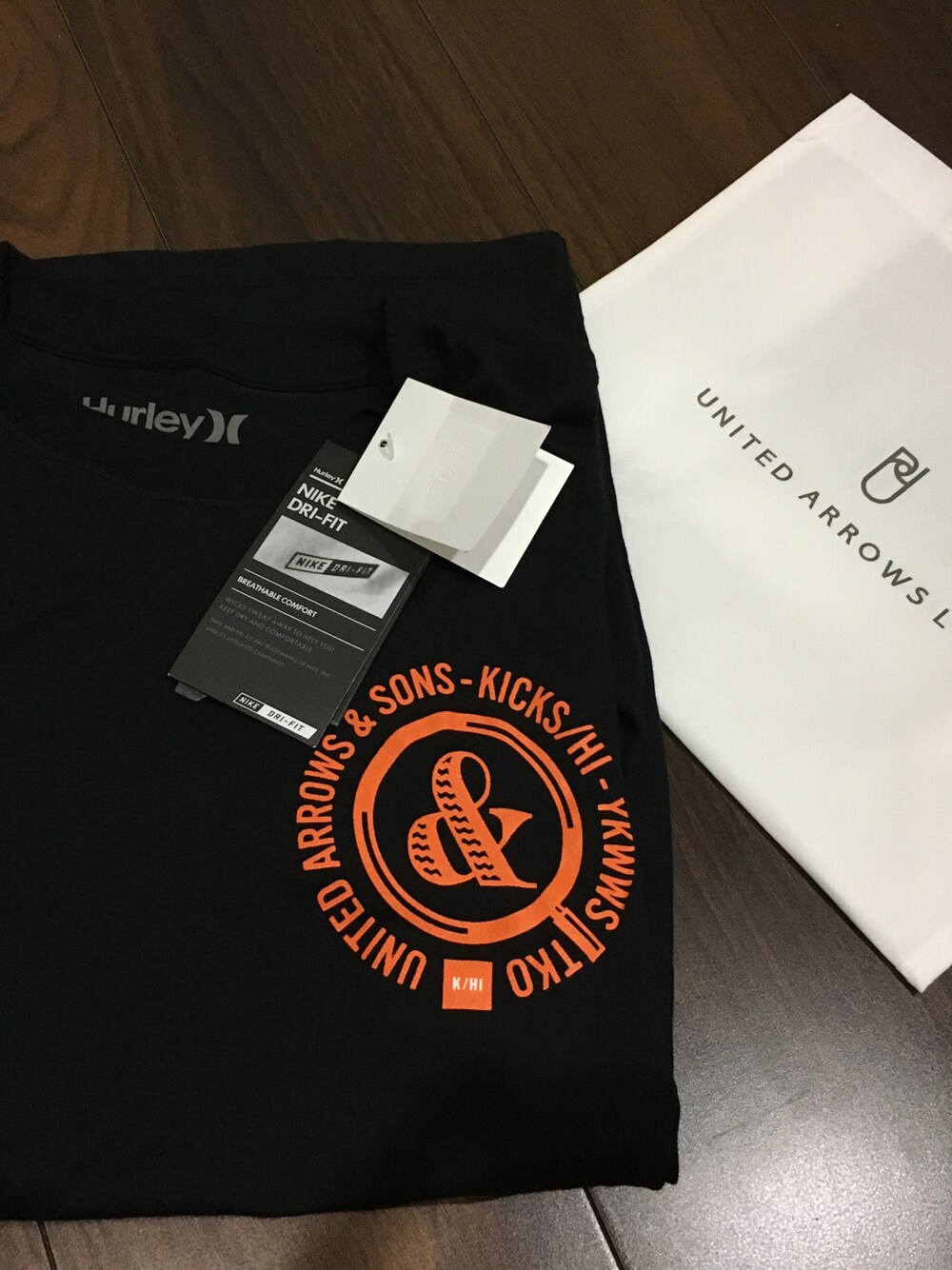 「休日スタイル、ハワイ、KICKSHI、ユナイテッドアローズ＆サンズ、Tシャツ、NIKE、Hurley、ユナイテッドアローズ、佐野アウトレット、久しぶりの掘り出し物（笑）」｜「UNITED ARROWS & SONSのKICKS/HI（キックス ハワイ） SONS HURLEY T◆（Tシャツ/カットソー、ブラック系）」を使った、ゆうすけさん（メンズ・168cm）の夏コーディネートの1枚目の写真