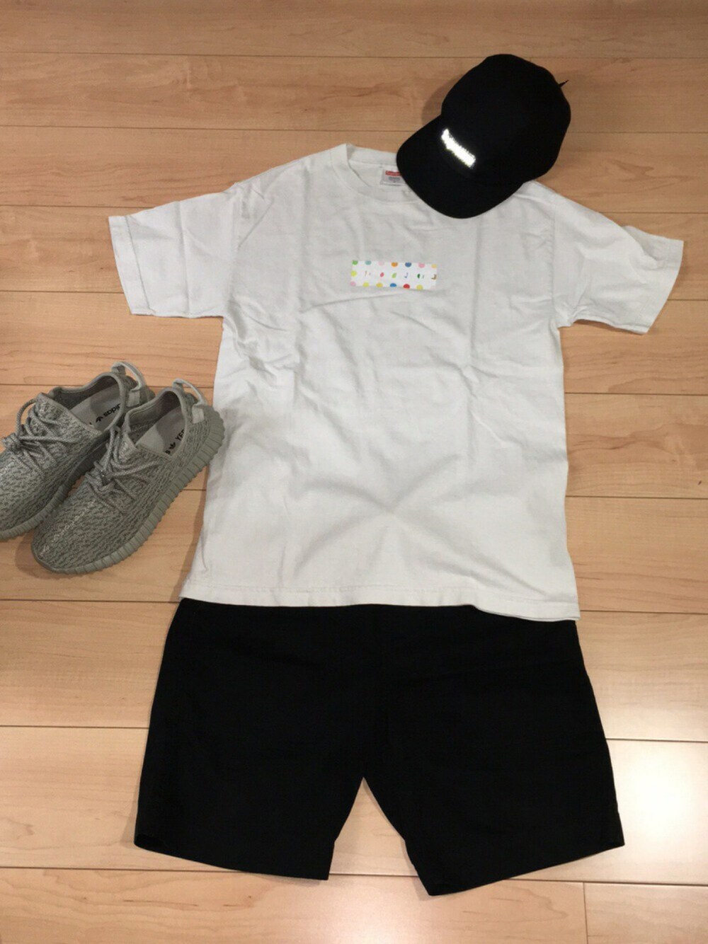 「シュプリーム、supreme、グラミチ、アディダス、yeezy、yeezyboost、ボックスロゴ、BOXLOGO、moonrock、camp cap」｜「Supreme のアイテム（Tシャツ/カットソー、その他）」を使った、ゆうすけさん（メンズ・168cm）の夏コーディネートの1枚目の写真