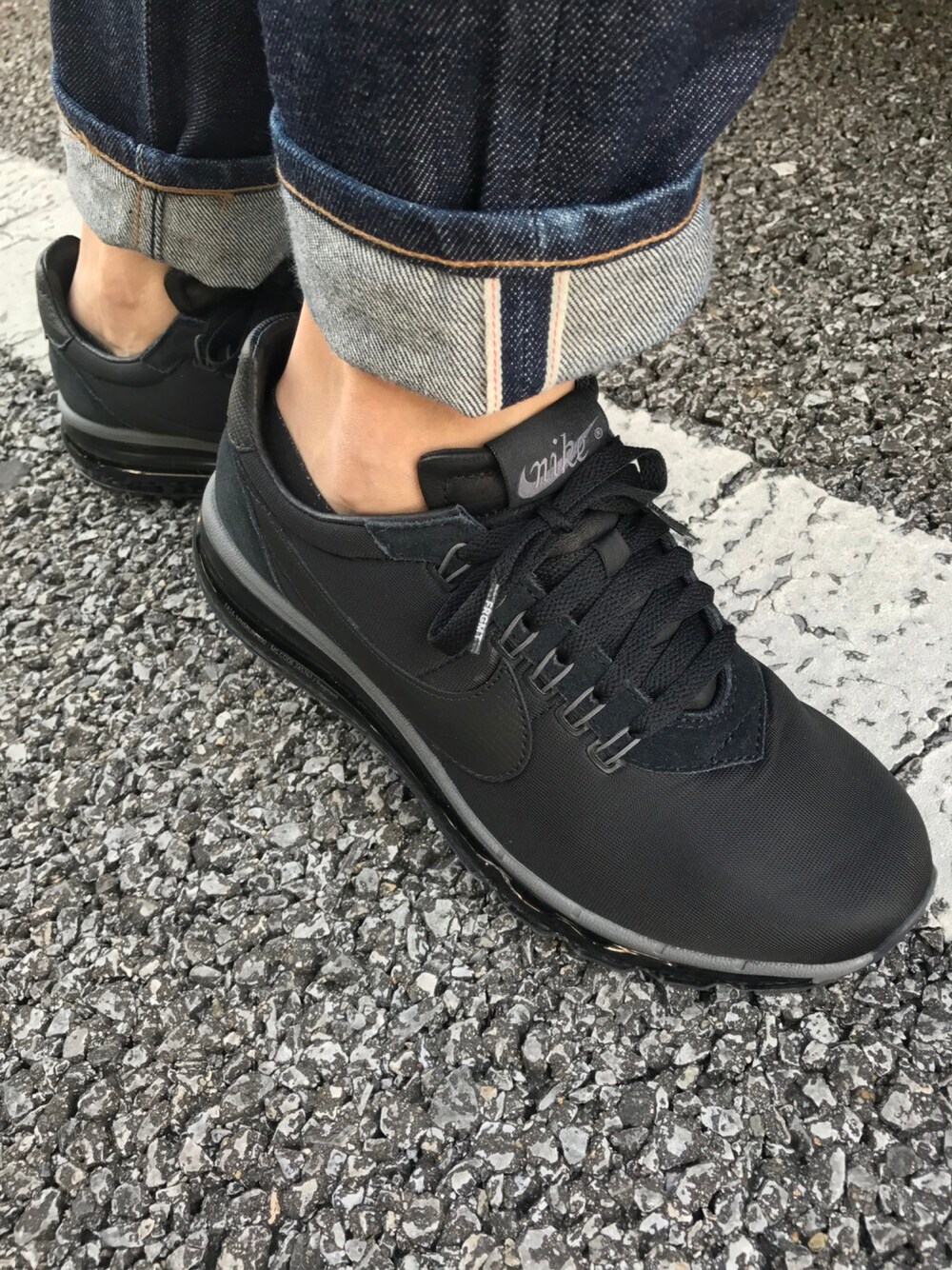 「NIKE、オトナカジュアル、カナダグーす、ビューティ&ユース、スニーカー、黒、ナイキ、エアマックス、休日スタイル、airMAXldzero」｜「NIKEのアイテム（スニーカー、ブラック系）」を使った、ゆうすけさん（メンズ・168cm）の秋コーディネートの1枚目の写真