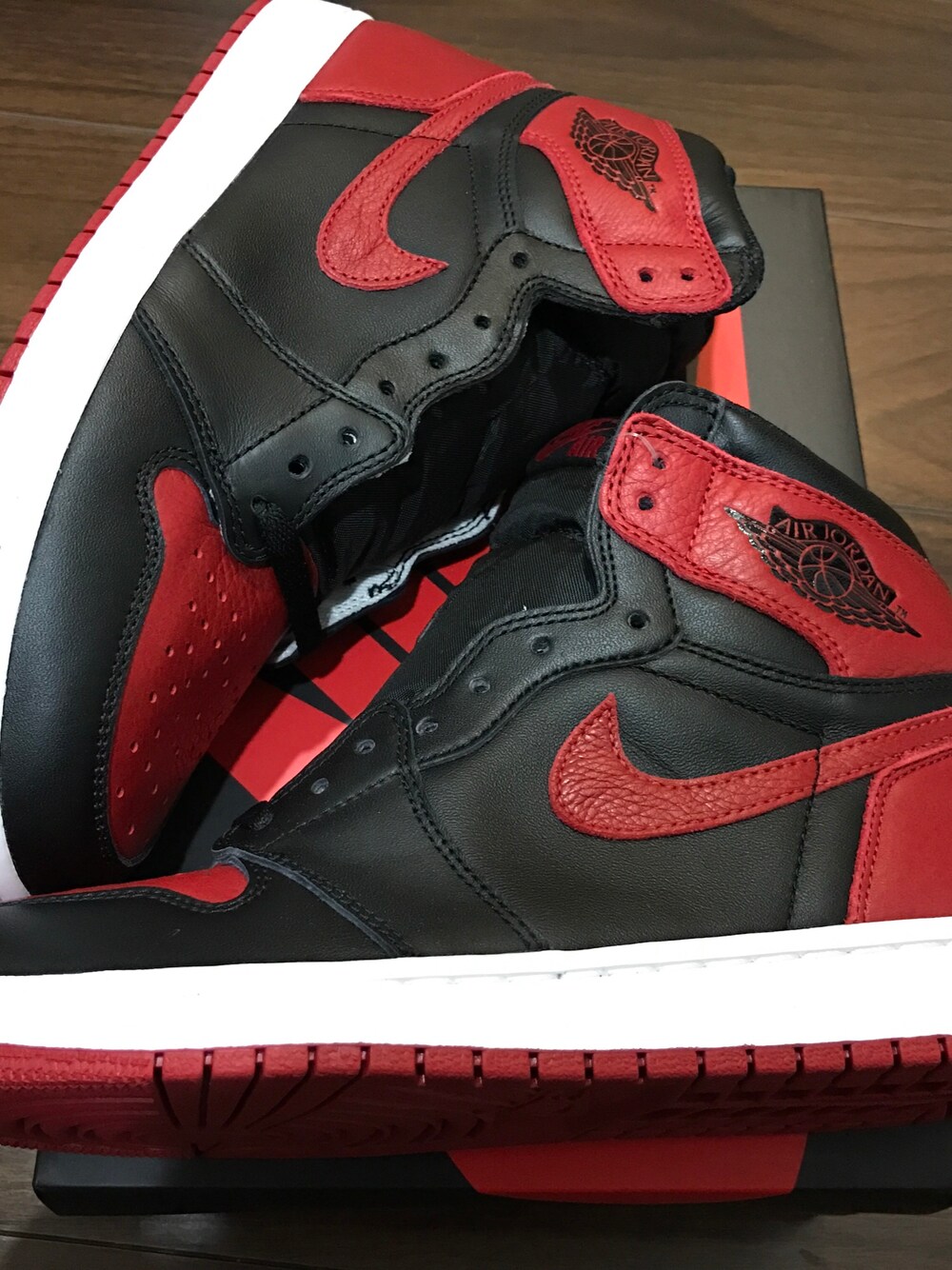 「Jordan、jordan1、JORDAN1BANNED、ナイキ、NIKE、banned、bred、Japanese sneaker heads」｜「NIKEのアイテム（スニーカー、レッド系）」を使った、ゆうすけさん（メンズ・168cm）の秋コーディネートの1枚目の写真