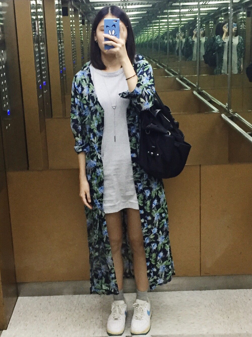 「office style、internlife、花柄シャツ、summeriscoming、sporty、student」｜「JEANASISのデニムハイショクワンピース（ワンピース/ドレス、グレー系）」を使った、luluさん（レディース・172cm）の春コーディネートの1枚目の写真
